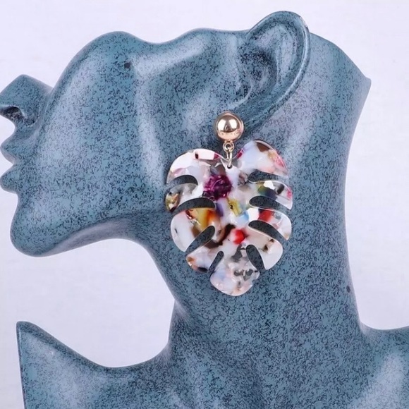 Jewelry - 🔹FREEBIE🔹All gone🌴HPx2🌴 Boho Acrylic Earrings